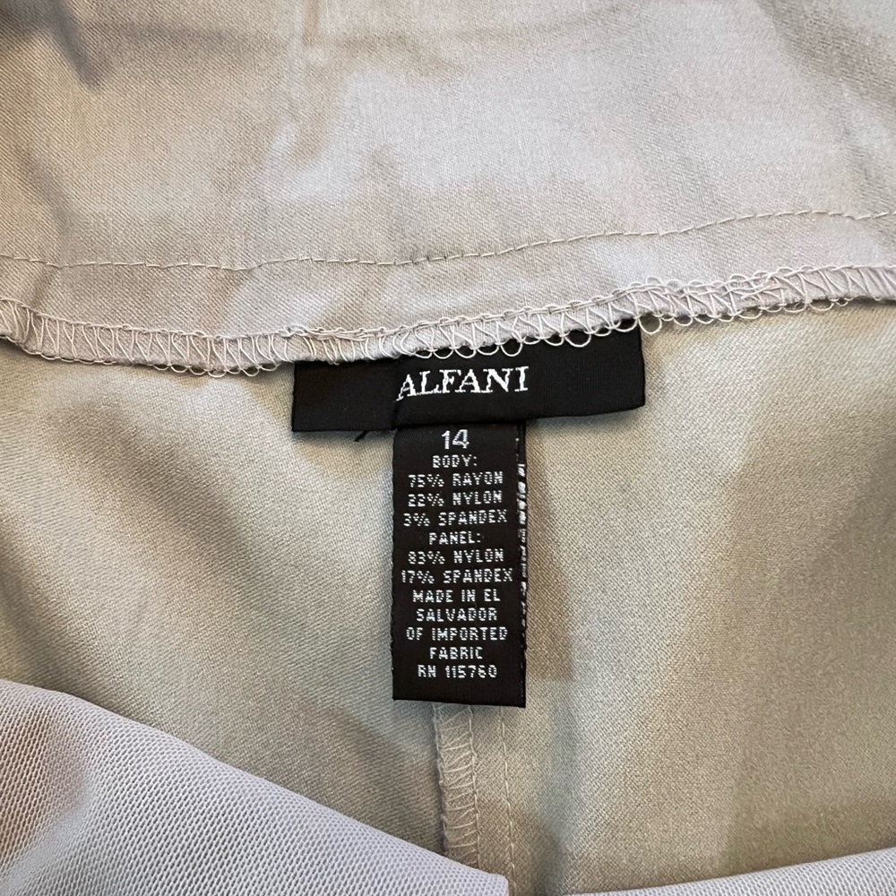 GRAY ALFANI CAPRI PANTS - Picture 3 of 3